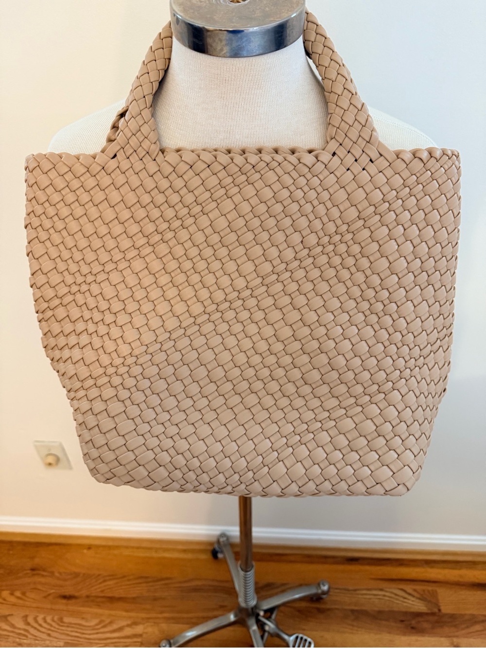 Woven Tote Bag in Beige - Stylish Everyday Carry